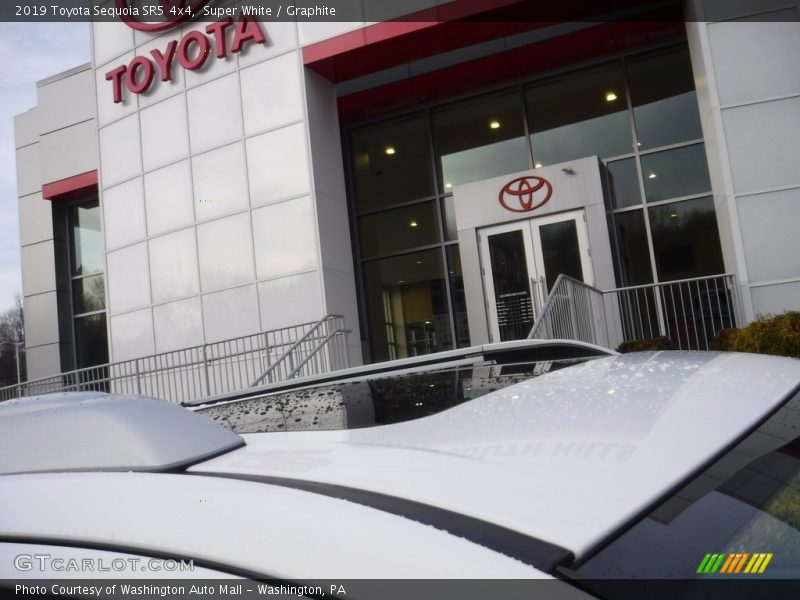 Super White / Graphite 2019 Toyota Sequoia SR5 4x4