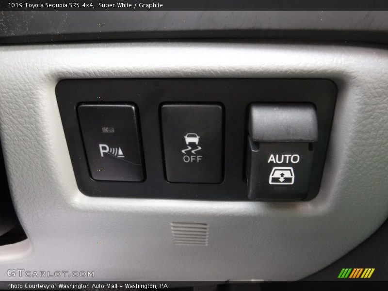 Super White / Graphite 2019 Toyota Sequoia SR5 4x4