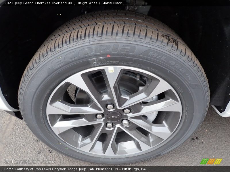 Bright White / Global Black 2023 Jeep Grand Cherokee Overland 4XE