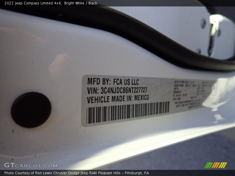 Bright White / Black 2022 Jeep Compass Limited 4x4
