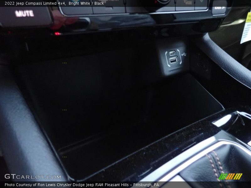 Bright White / Black 2022 Jeep Compass Limited 4x4