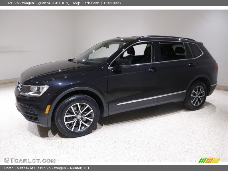 Front 3/4 View of 2020 Tiguan SE 4MOTION