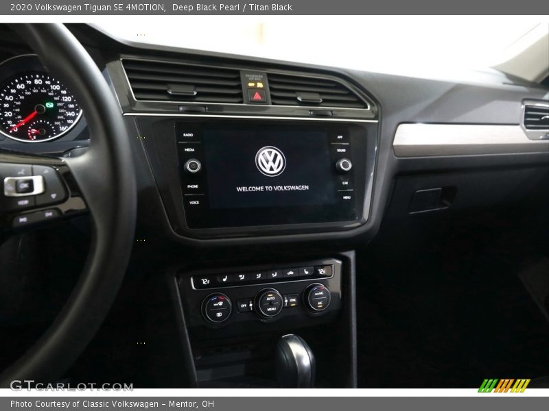 Deep Black Pearl / Titan Black 2020 Volkswagen Tiguan SE 4MOTION
