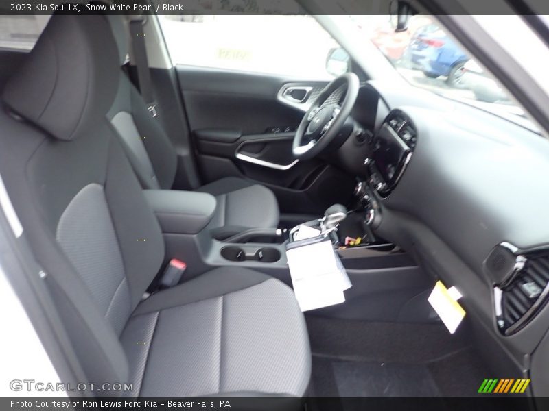 Snow White Pearl / Black 2023 Kia Soul LX