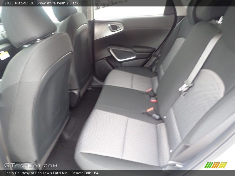 Snow White Pearl / Black 2023 Kia Soul LX