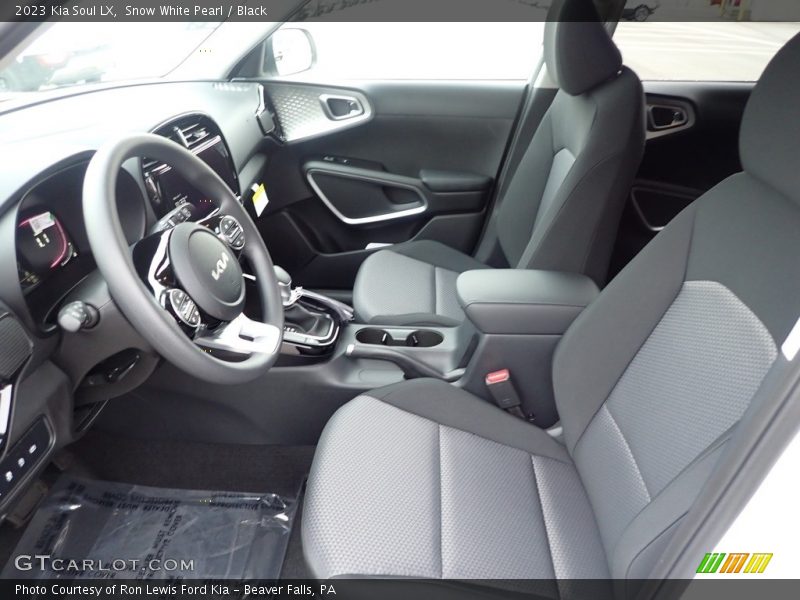 Snow White Pearl / Black 2023 Kia Soul LX