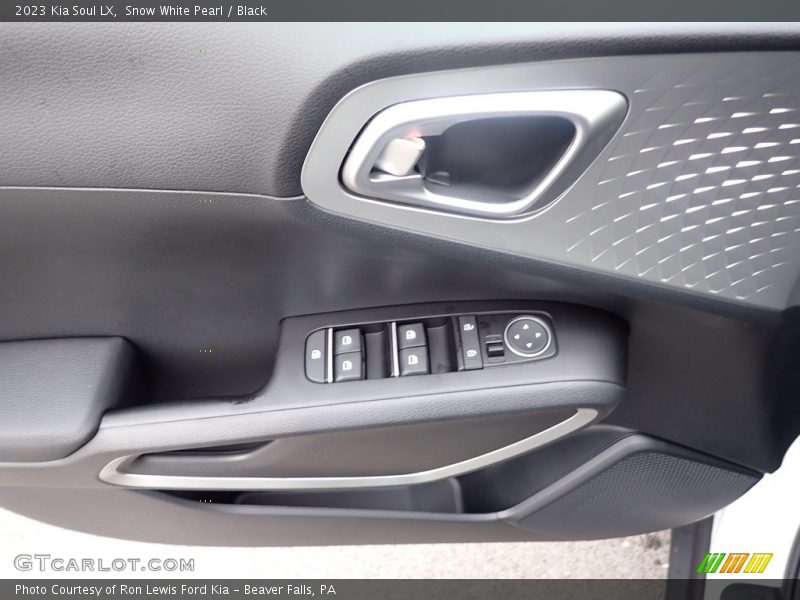 Snow White Pearl / Black 2023 Kia Soul LX