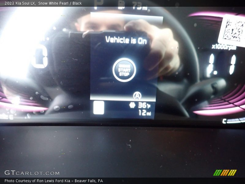 Snow White Pearl / Black 2023 Kia Soul LX