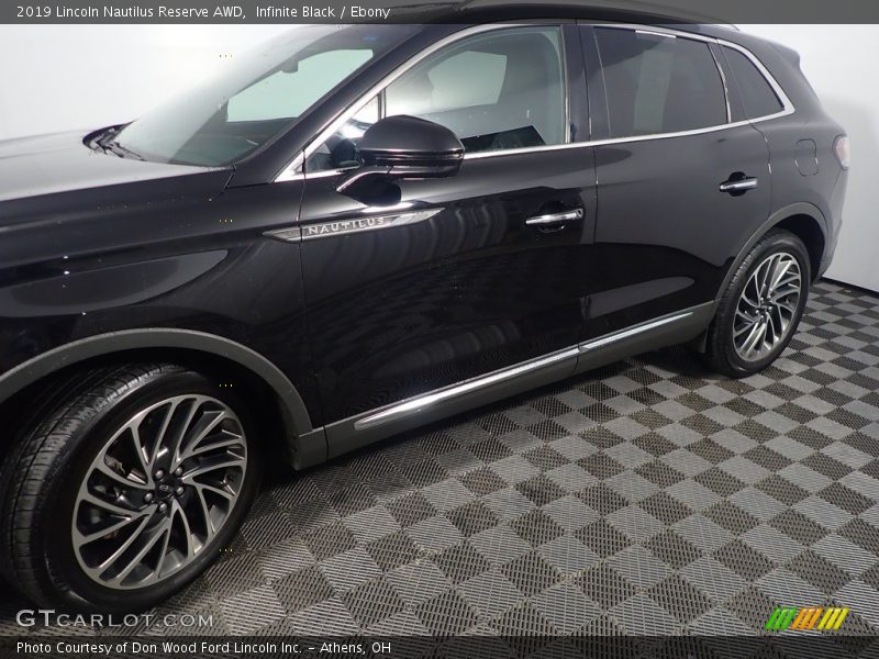 Infinite Black / Ebony 2019 Lincoln Nautilus Reserve AWD
