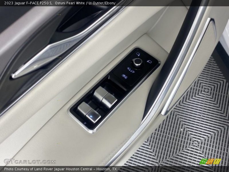 Ostuni Pearl White / Lt Oyster/Ebony 2023 Jaguar F-PACE P250 S