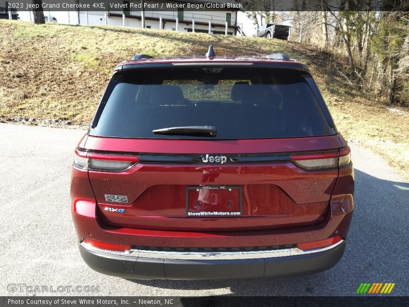 Velvet Red Pearl / Wicker Beige/Global Black 2023 Jeep Grand Cherokee 4XE