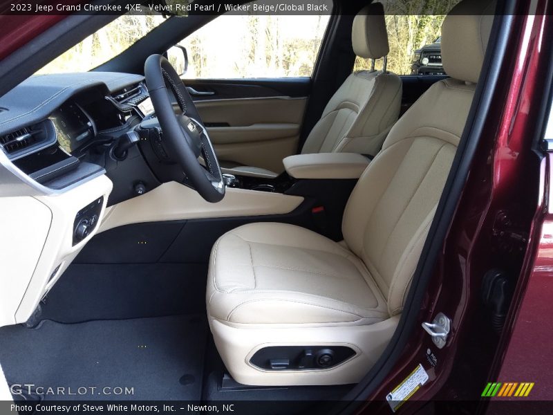 Front Seat of 2023 Grand Cherokee 4XE
