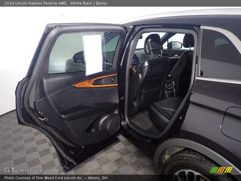 Infinite Black / Ebony 2019 Lincoln Nautilus Reserve AWD