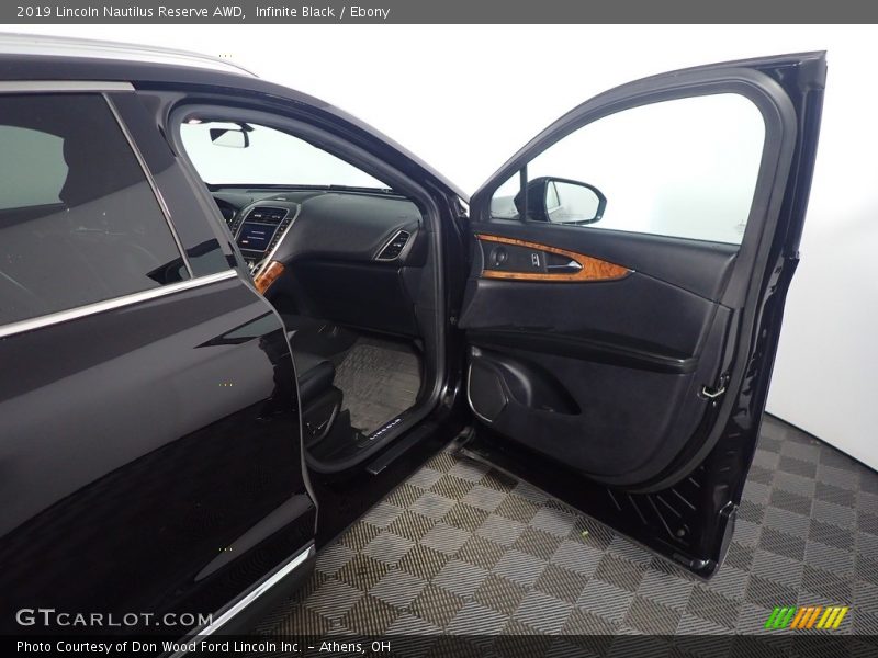 Infinite Black / Ebony 2019 Lincoln Nautilus Reserve AWD