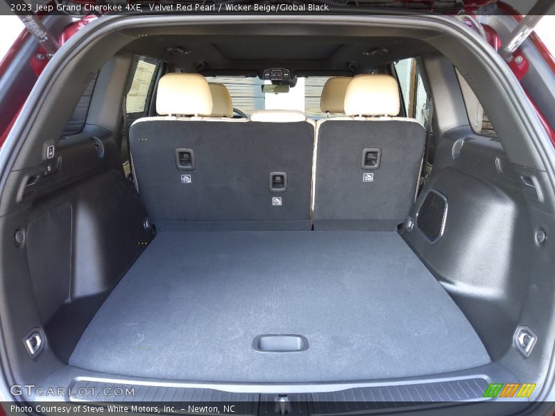  2023 Grand Cherokee 4XE Trunk