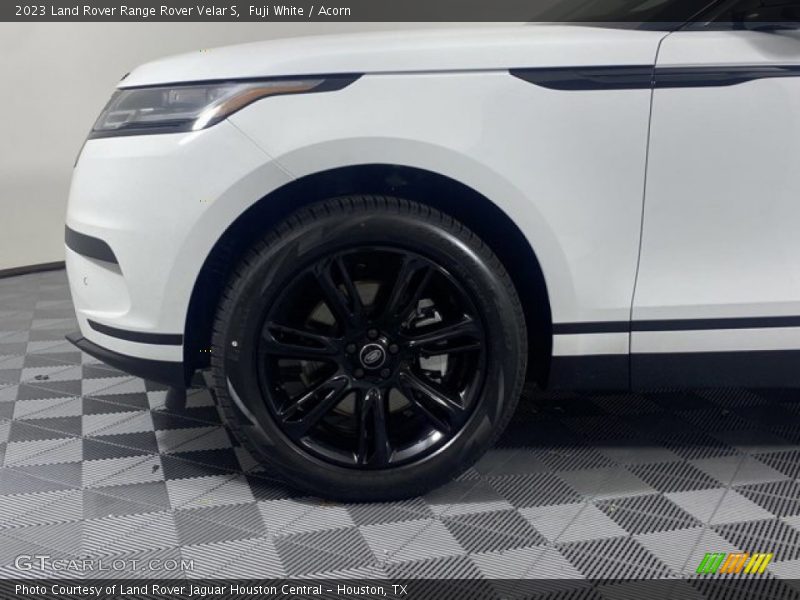 Fuji White / Acorn 2023 Land Rover Range Rover Velar S