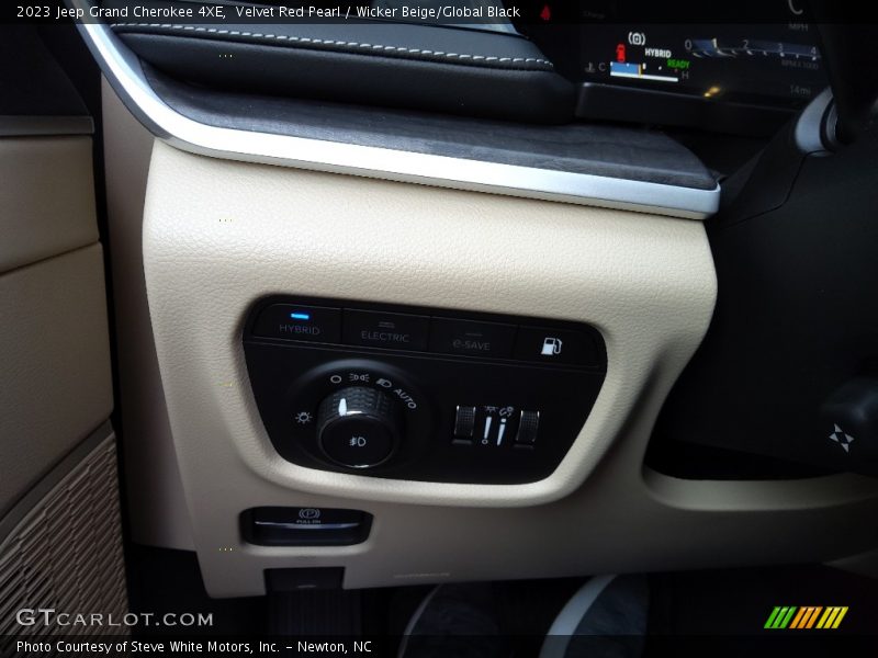 Velvet Red Pearl / Wicker Beige/Global Black 2023 Jeep Grand Cherokee 4XE
