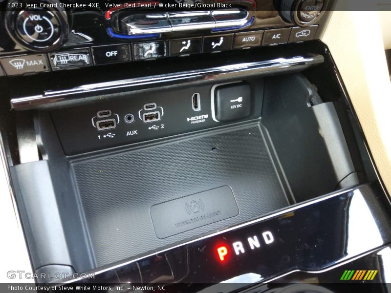 Velvet Red Pearl / Wicker Beige/Global Black 2023 Jeep Grand Cherokee 4XE
