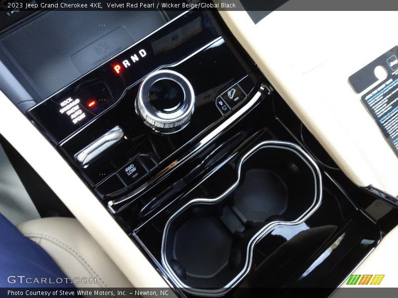  2023 Grand Cherokee 4XE 8 Speed Automatic Shifter