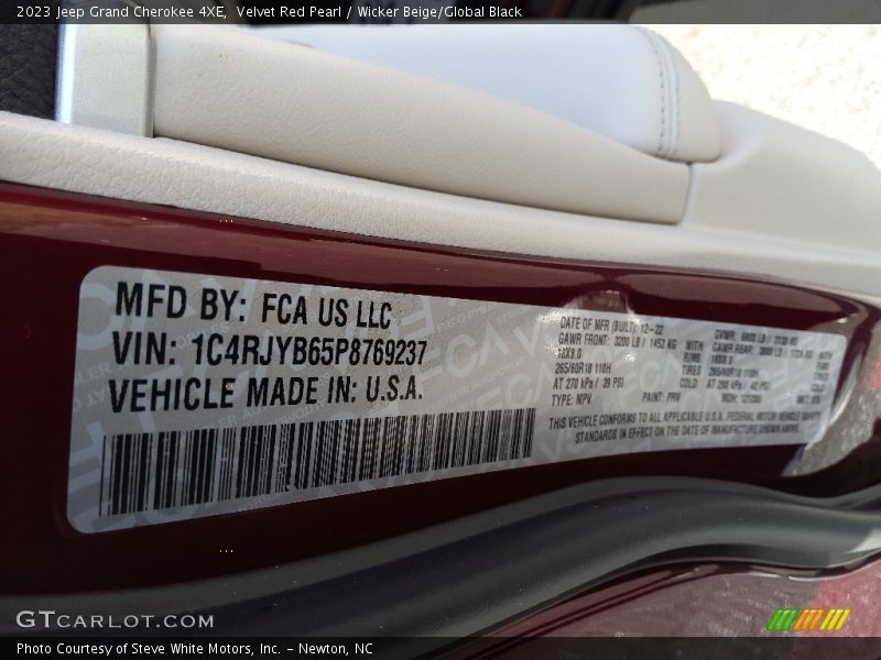 Velvet Red Pearl / Wicker Beige/Global Black 2023 Jeep Grand Cherokee 4XE