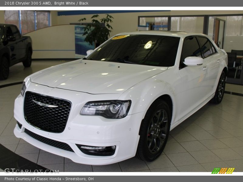 Bright White / Black 2018 Chrysler 300 S AWD
