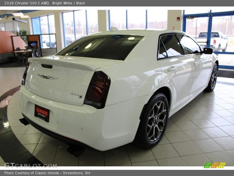 Bright White / Black 2018 Chrysler 300 S AWD