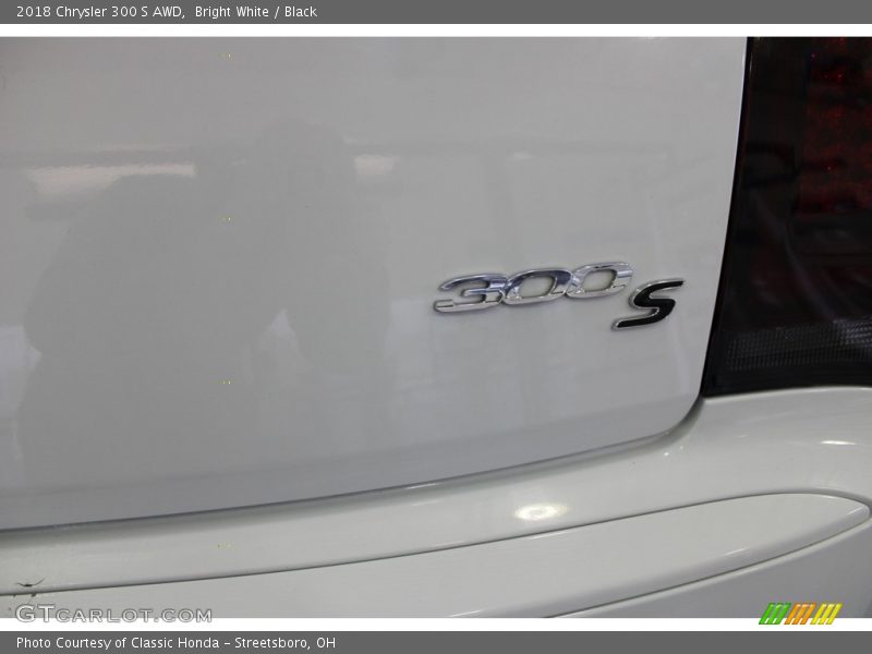 Bright White / Black 2018 Chrysler 300 S AWD