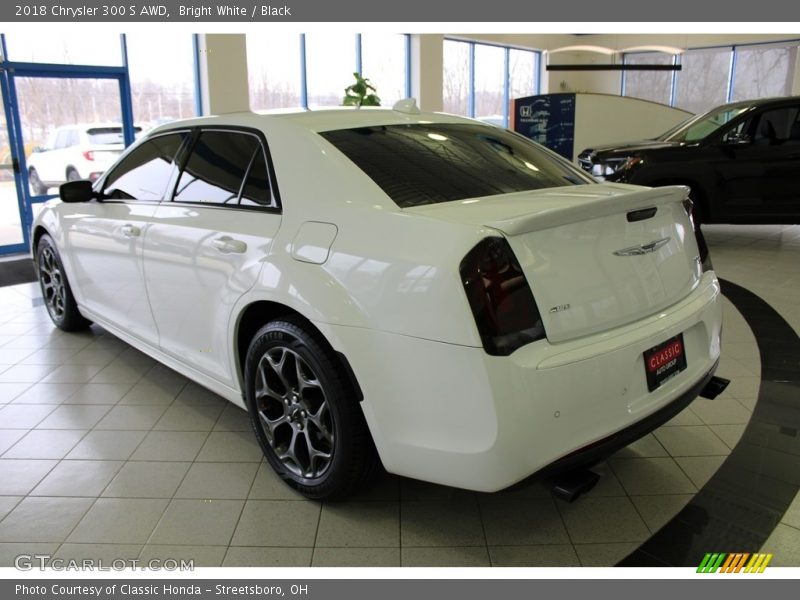 Bright White / Black 2018 Chrysler 300 S AWD