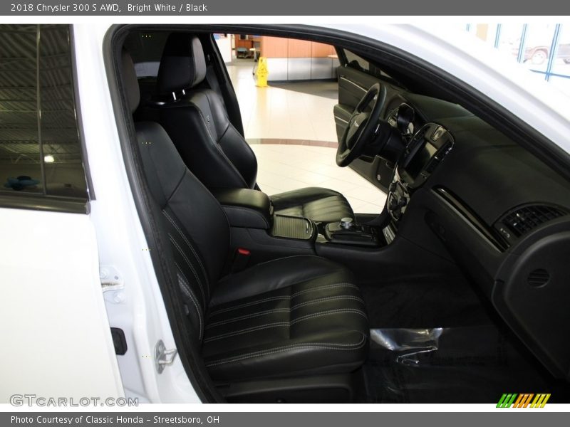Bright White / Black 2018 Chrysler 300 S AWD