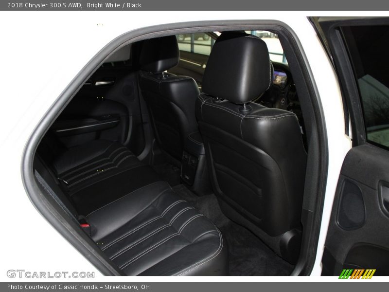 Bright White / Black 2018 Chrysler 300 S AWD