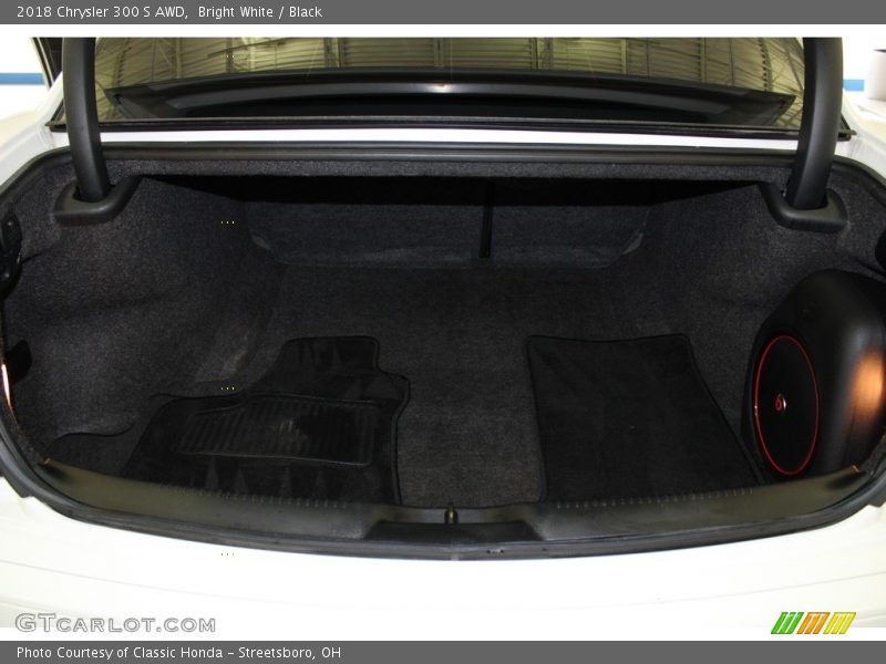 Bright White / Black 2018 Chrysler 300 S AWD