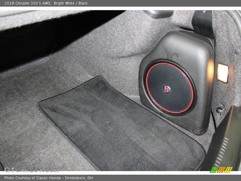 Bright White / Black 2018 Chrysler 300 S AWD