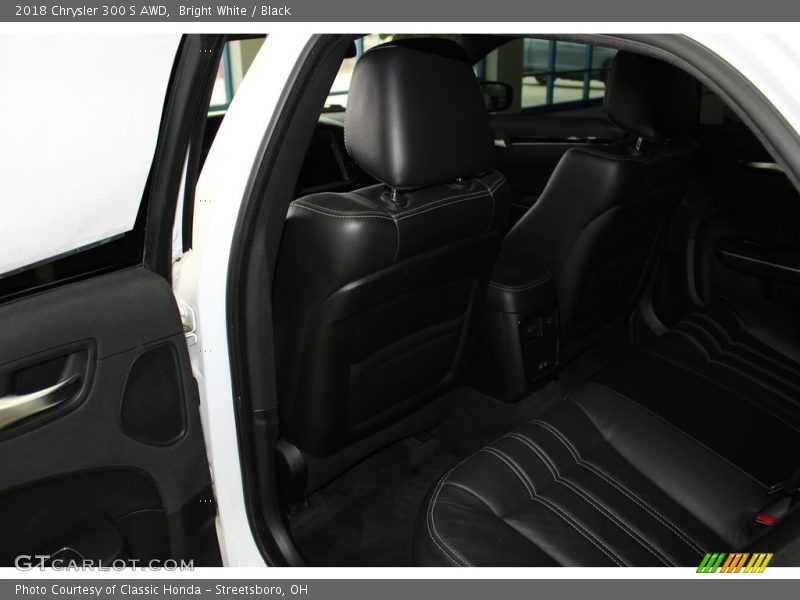 Bright White / Black 2018 Chrysler 300 S AWD