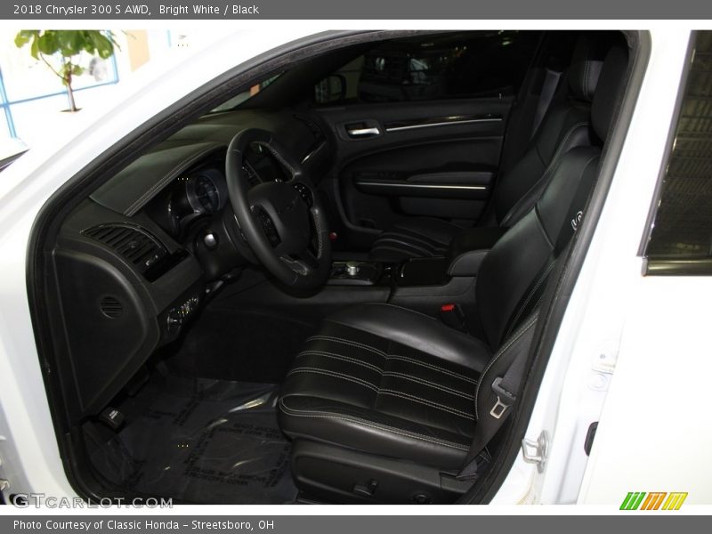 Bright White / Black 2018 Chrysler 300 S AWD