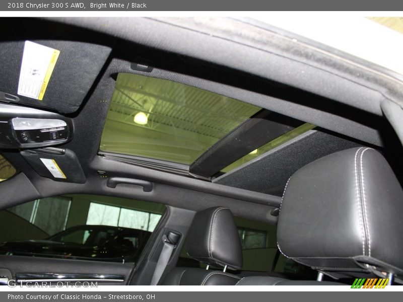 Bright White / Black 2018 Chrysler 300 S AWD