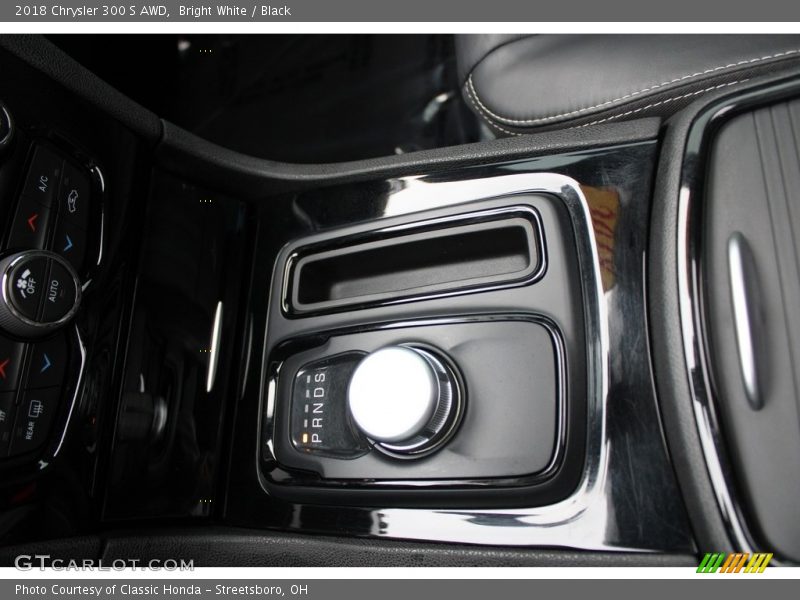 Bright White / Black 2018 Chrysler 300 S AWD