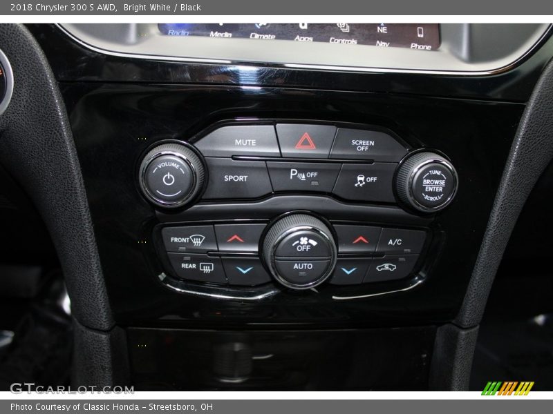 Bright White / Black 2018 Chrysler 300 S AWD