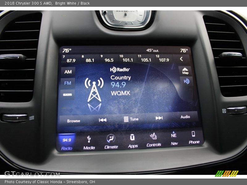 Bright White / Black 2018 Chrysler 300 S AWD