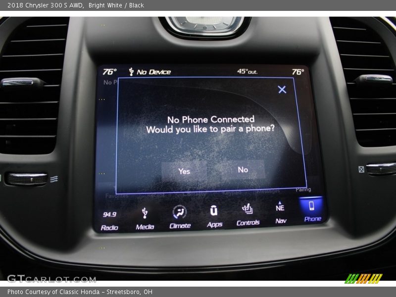 Bright White / Black 2018 Chrysler 300 S AWD