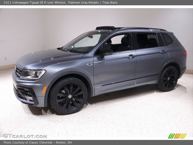 Front 3/4 View of 2021 Tiguan SE R-Line 4Motion