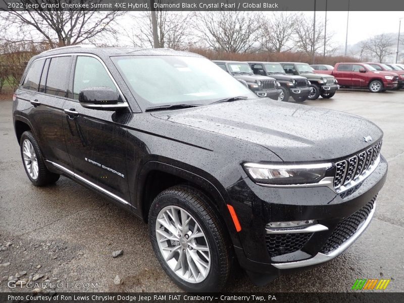 Front 3/4 View of 2022 Grand Cherokee Summit 4XE Hybrid