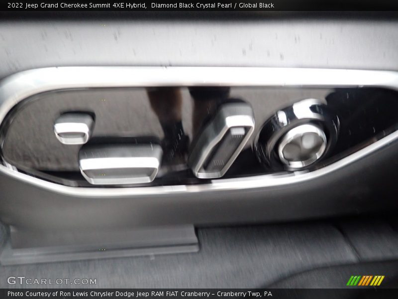 Diamond Black Crystal Pearl / Global Black 2022 Jeep Grand Cherokee Summit 4XE Hybrid