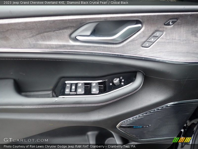 Diamond Black Crystal Pearl / Global Black 2023 Jeep Grand Cherokee Overland 4XE
