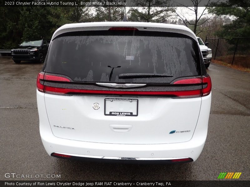  2023 Pacifica Hybrid Touring L Logo