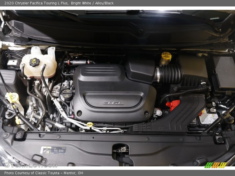 Bright White / Alloy/Black 2020 Chrysler Pacifica Touring L Plus