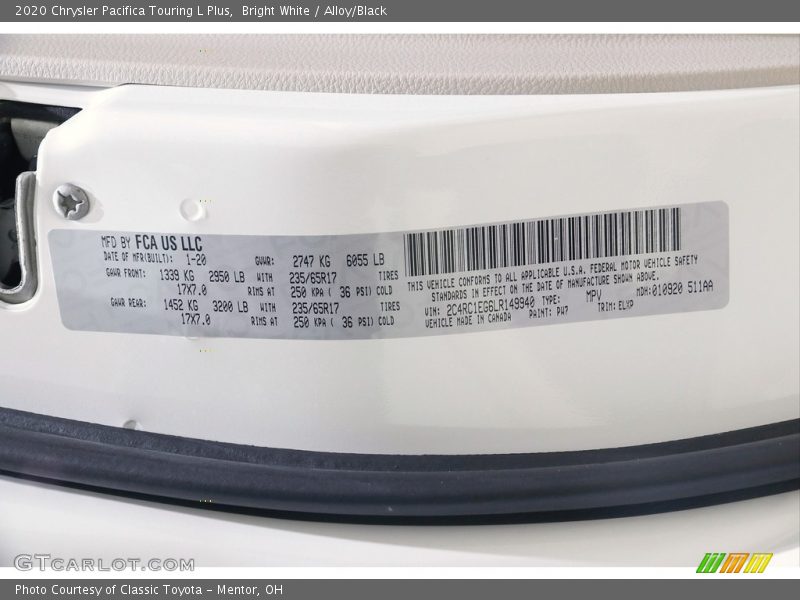 Bright White / Alloy/Black 2020 Chrysler Pacifica Touring L Plus