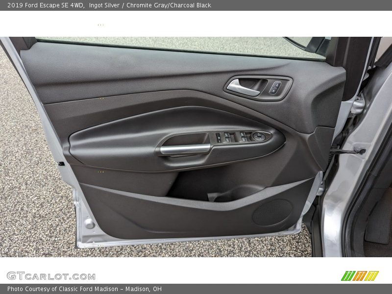 Ingot Silver / Chromite Gray/Charcoal Black 2019 Ford Escape SE 4WD
