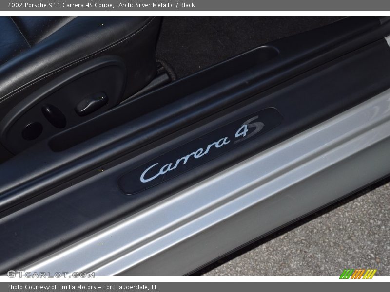  2002 911 Carrera 4S Coupe Logo
