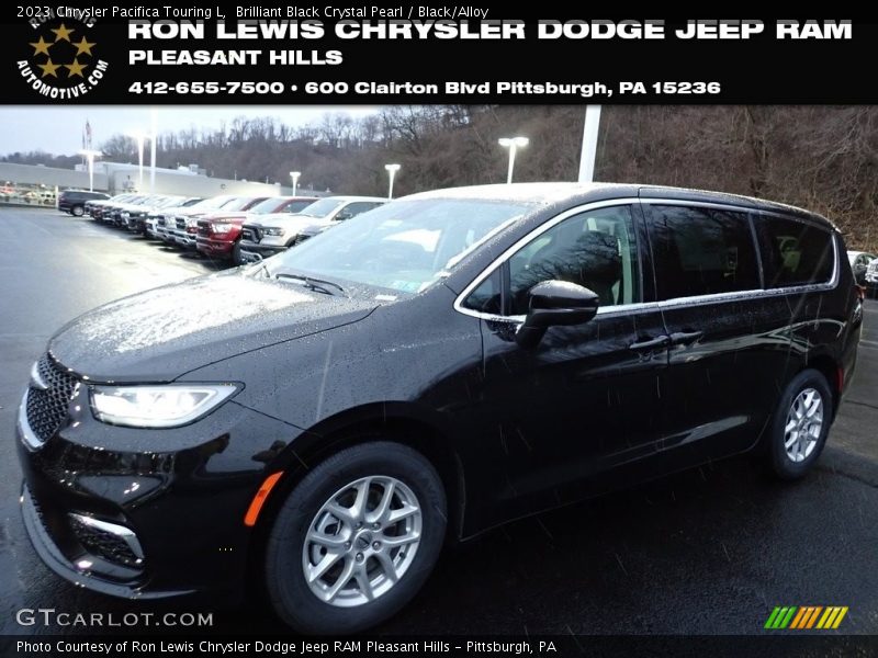 Brilliant Black Crystal Pearl / Black/Alloy 2023 Chrysler Pacifica Touring L