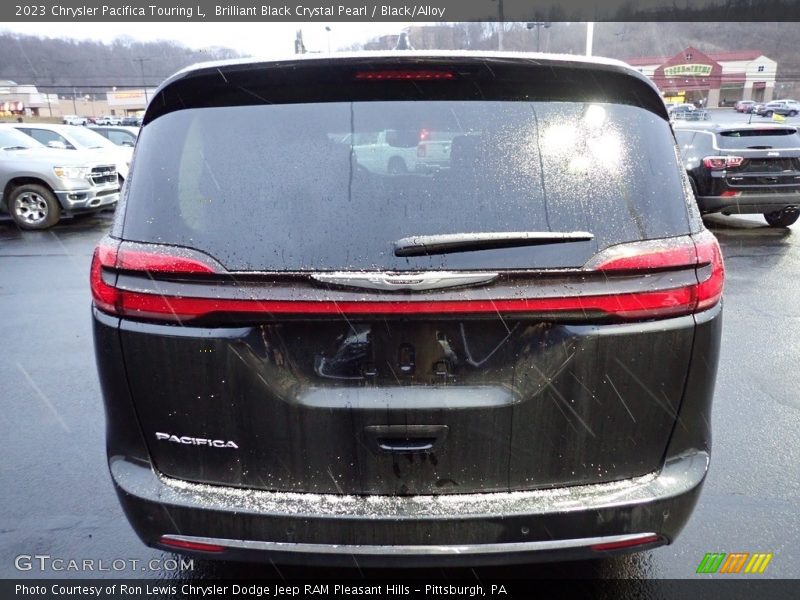 Brilliant Black Crystal Pearl / Black/Alloy 2023 Chrysler Pacifica Touring L